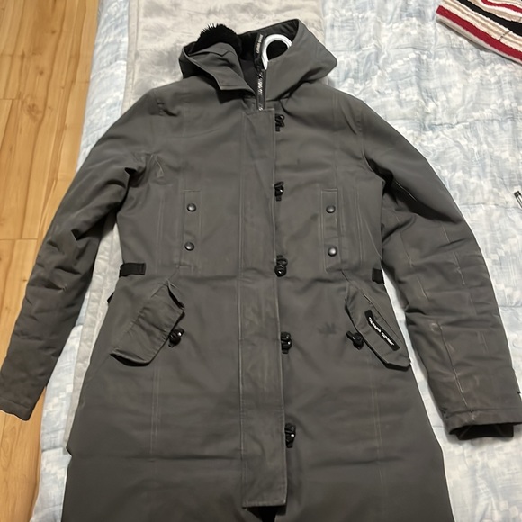 Pics for buyer small hole in arm seams - Picture 3 of 4